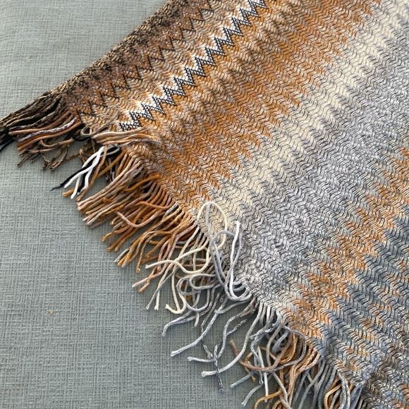 Ace Fashion Plus One Size zigzag Poncho - Picture 7 of 8